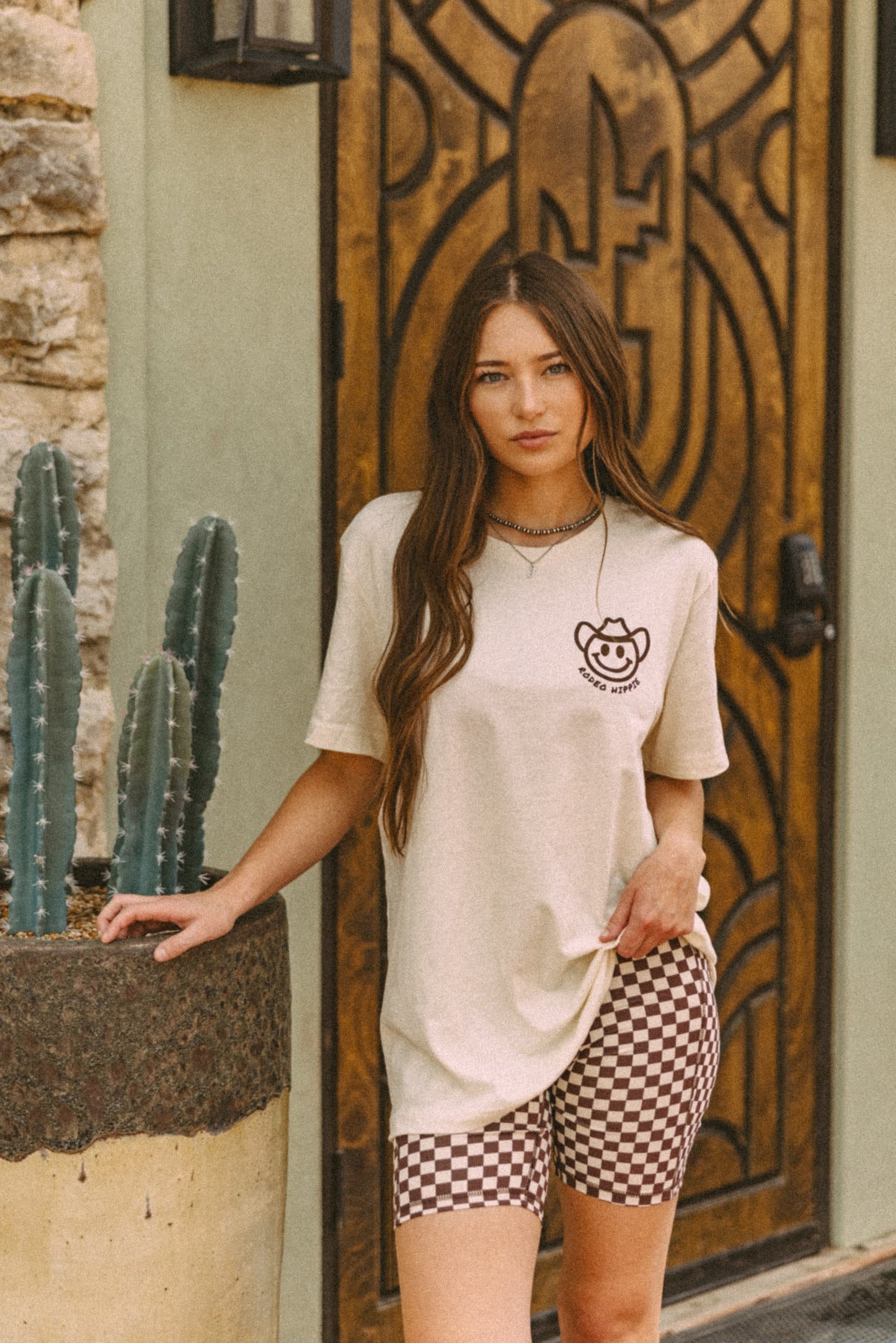 GUEST CHECK TEE NATURAL