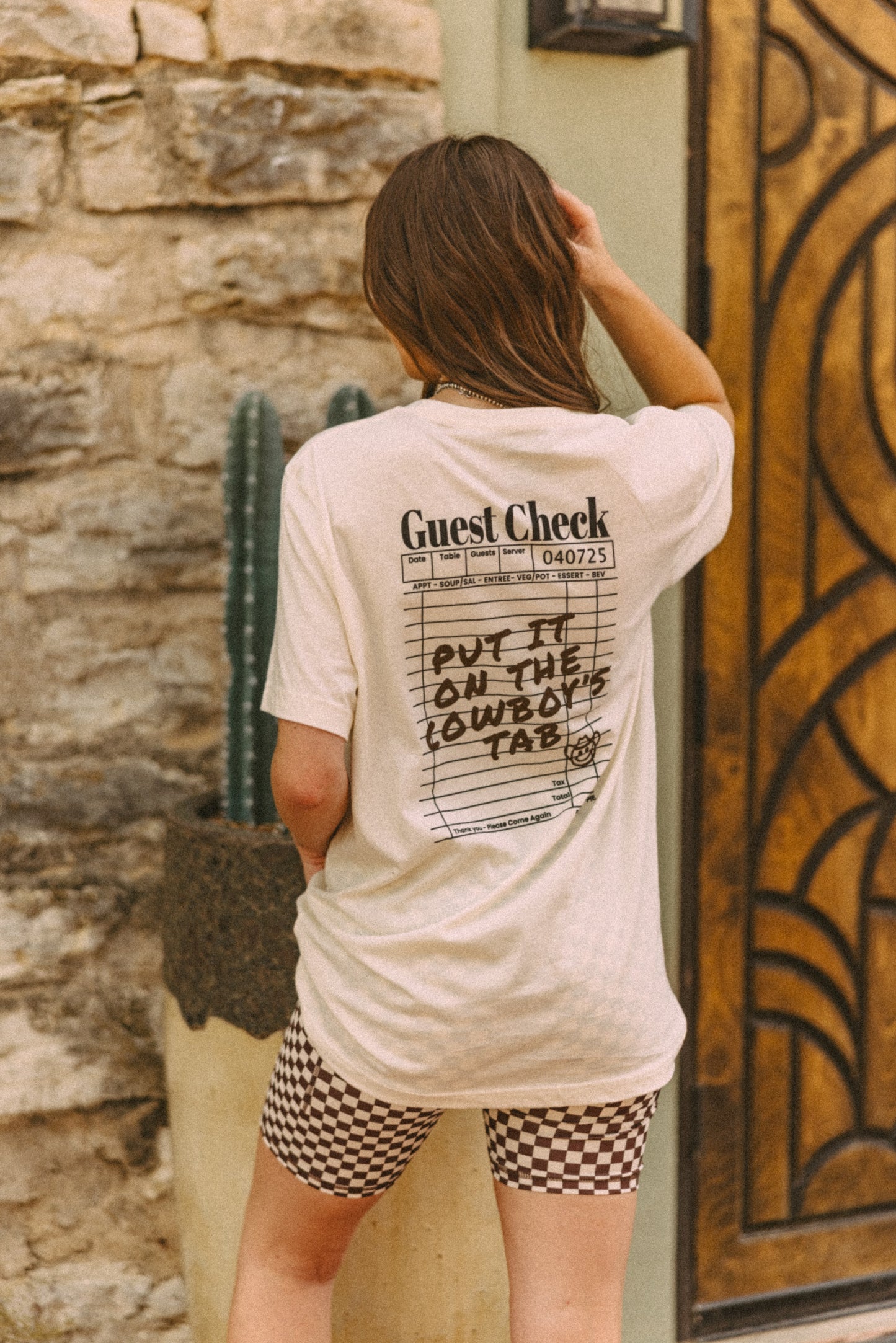 GUEST CHECK TEE NATURAL