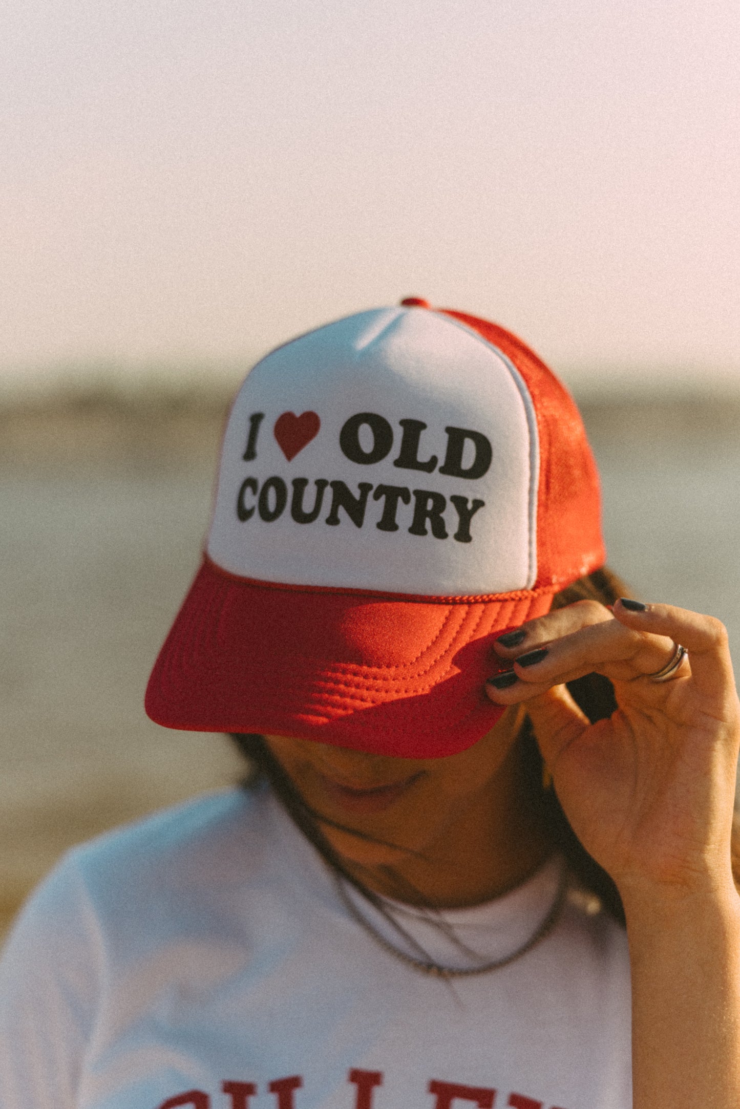 OLD COUNTRY TRUCKER HAT RED/WHITE